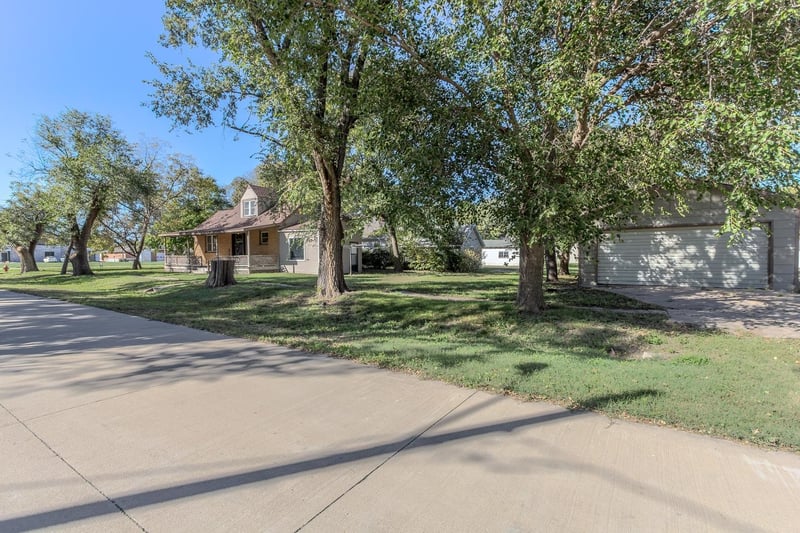 221 S Empire St, Galva, KS 67443