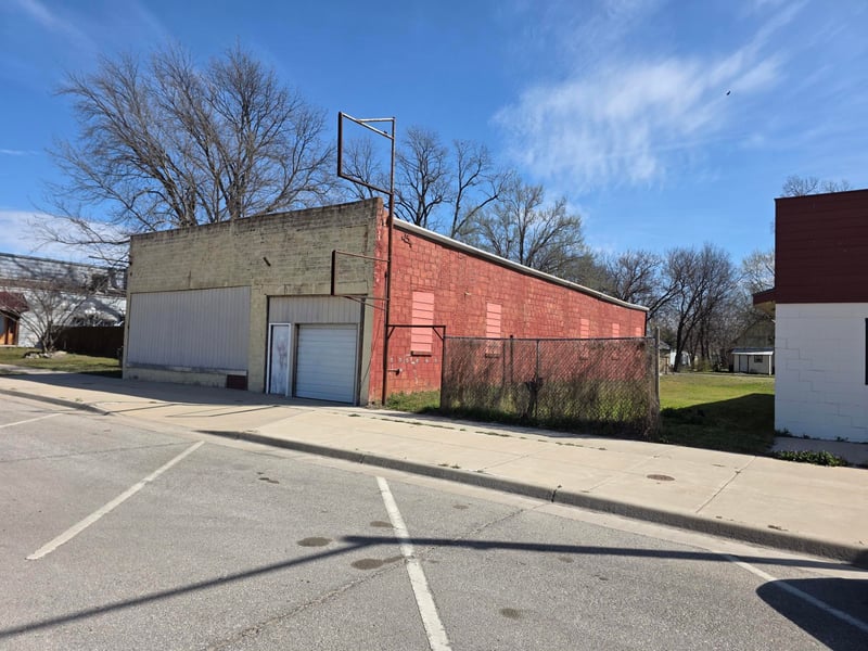 408 Main St, Winfield, KS 67156