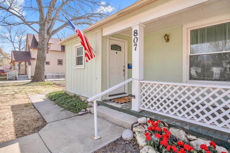807 E 7th St, Newton, KS 67114