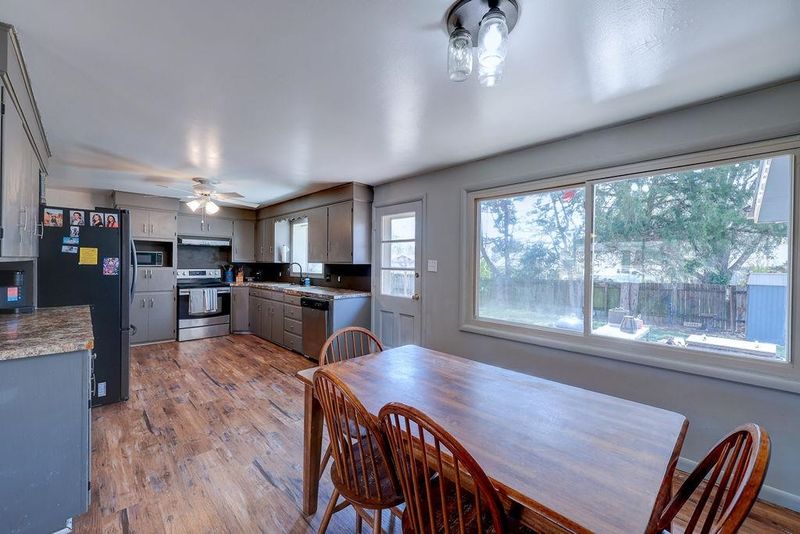 1817 E 13th Ave, Winfield, KS 67156