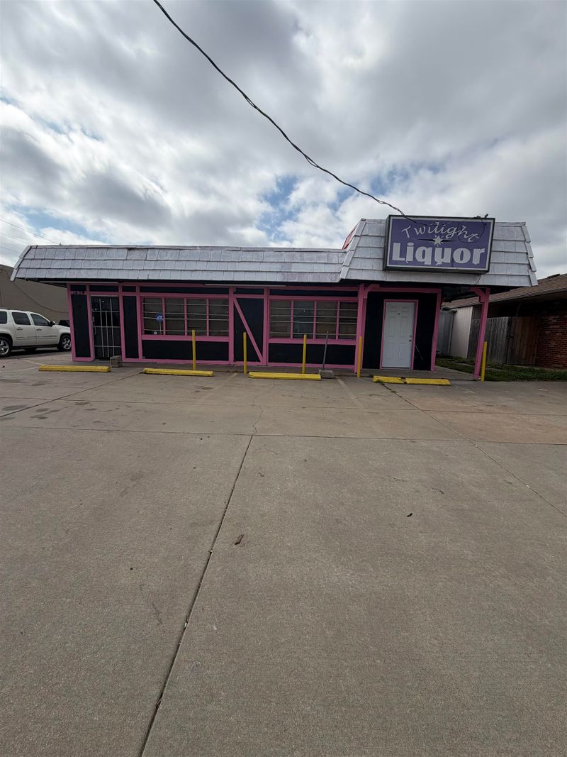 1609 E Pawnee, Wichita, KS 67211