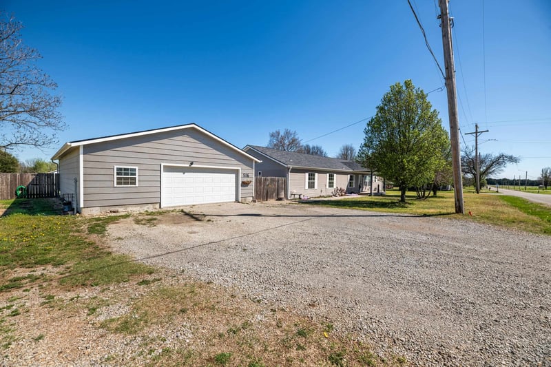 516 S Mill Rd, Leon, KS 67074