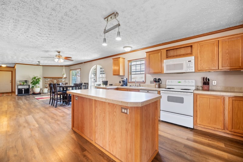 516 S Mill Rd, Leon, KS 67074