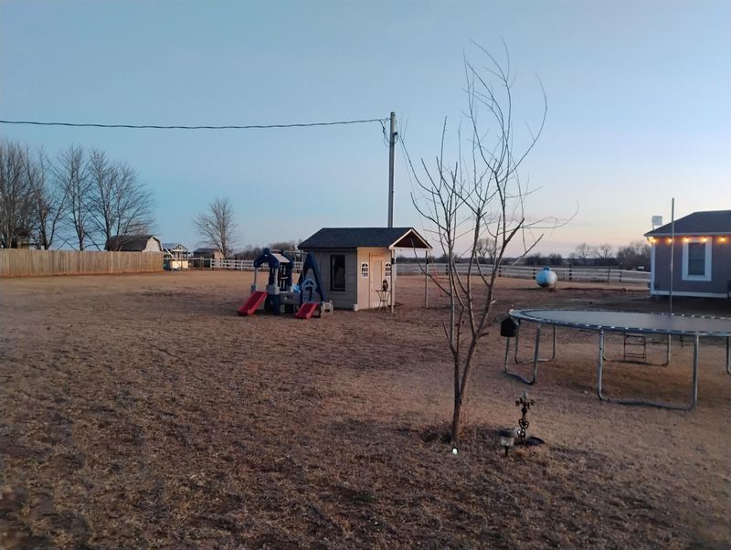 39831 W 6th St S, Cheney, KS 67025