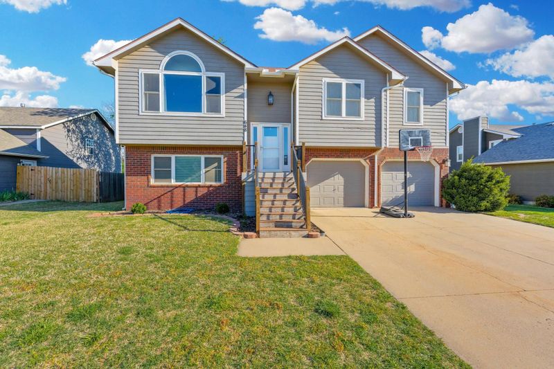 648 E Jayhawk Dr, Cheney, KS 67025
