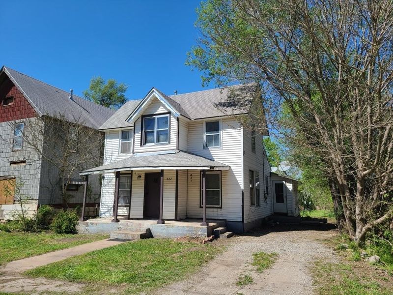 442 W 8th Ave, Winfield, KS 67156
