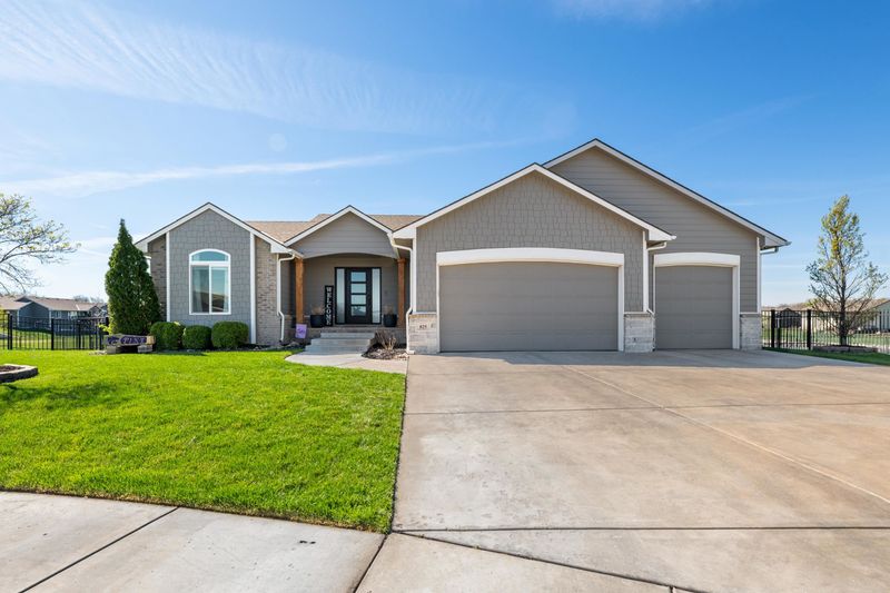 825 N Tyndall Ct, Derby, KS 67037