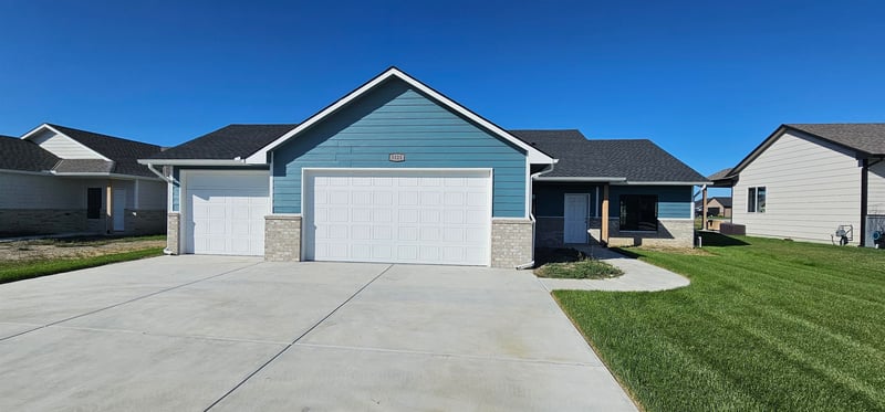 5121 Toben Ct, Bel Aire, KS 67226