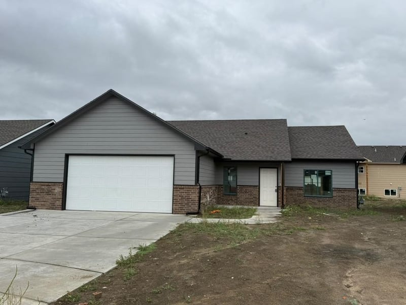 5085 N Toben Dr, Bel Aire, KS 67226