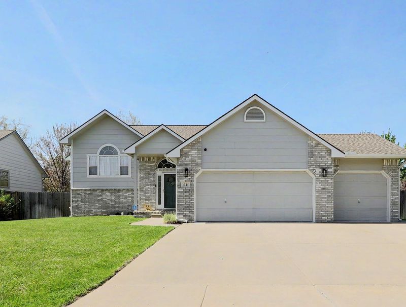 1321 N Robin Ct, Andover, KS 67002