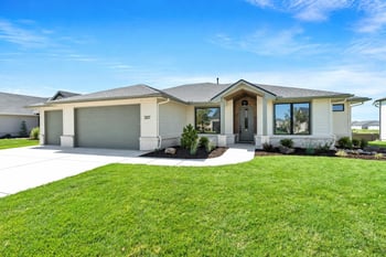3137 Pine Grove Cir, Wichita, KS 67205
