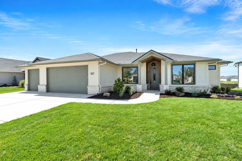 3137 Pine Grove Cir, Wichita, KS 67205