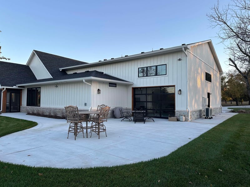 9040 N Isabelle St, Valley Center, KS 67147