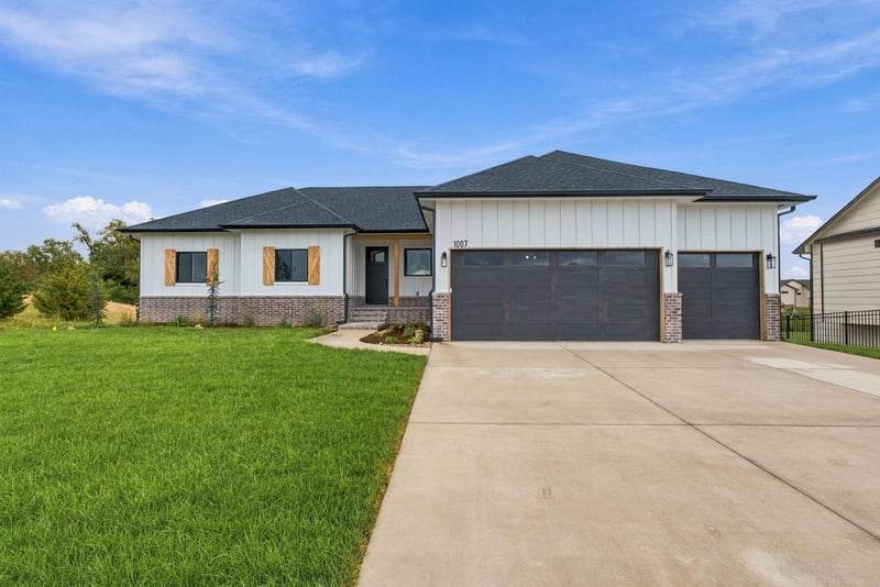 1007 S Brookside St, Goddard, KS 67052