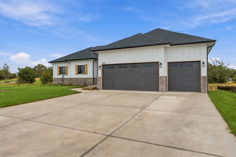 1007 S Brookside St, Goddard, KS 67052