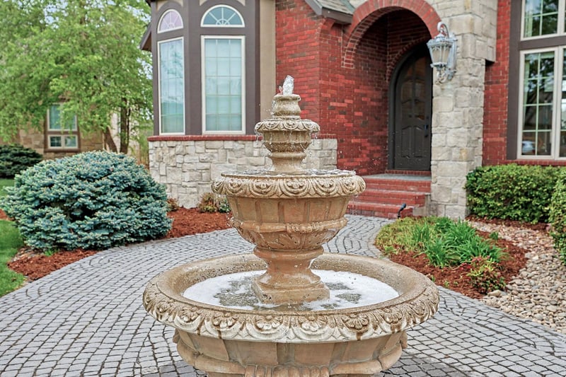 2525 N Loch Lomond Ct, Wichita, KS 67228
