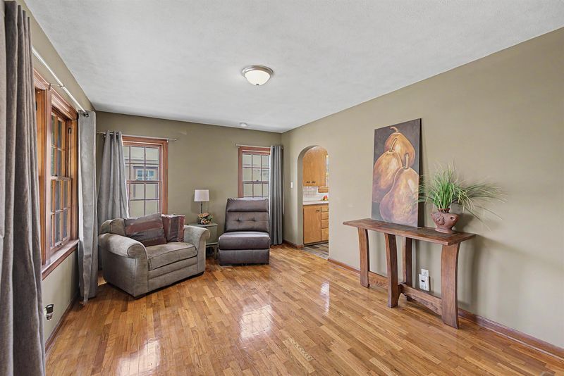 913 Custer St, Salina, KS 67401