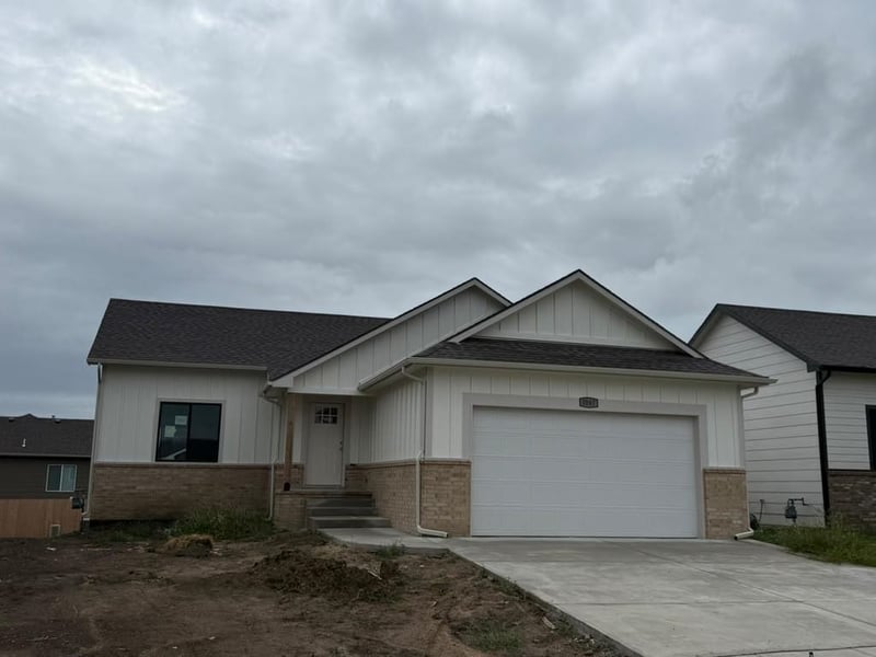 5067 N Toben Ct, Bel Aire, KS 67226