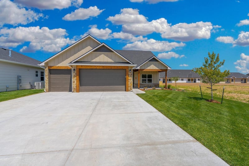 734 N Rainbow Lake Ct, Wichita, KS 67235