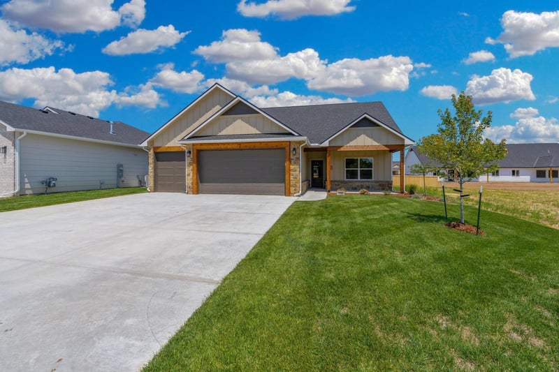 734 N Rainbow Lake Ct, Wichita, KS 67235