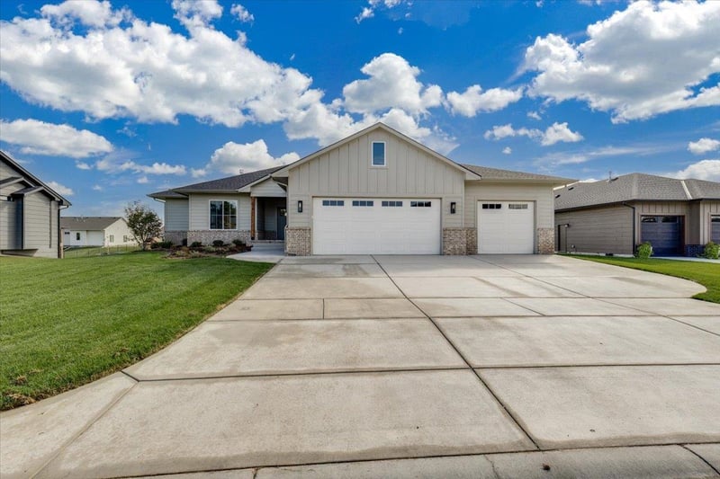234 S Wellcrest Cir, Wichita, KS 67052