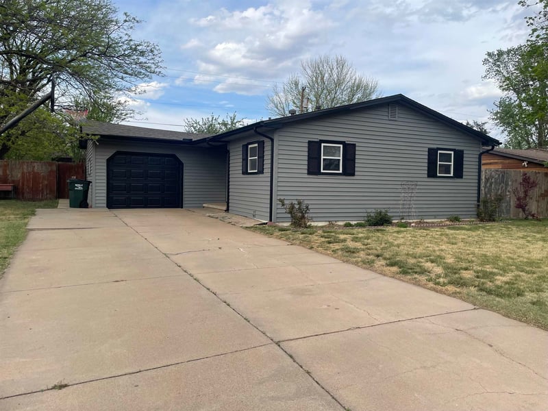 1700 Cherry Ln, Great Bend, KS 67530