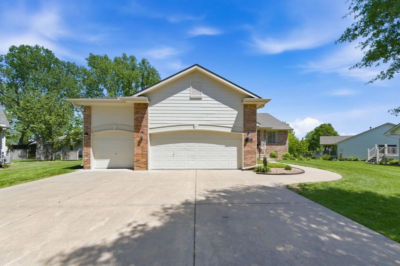 237 S Maple Dunes Ct, Wichita, KS 67235