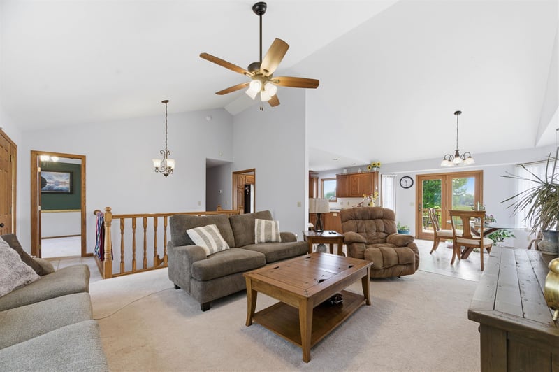 1216 S Chestnut St, Halstead, KS 67056