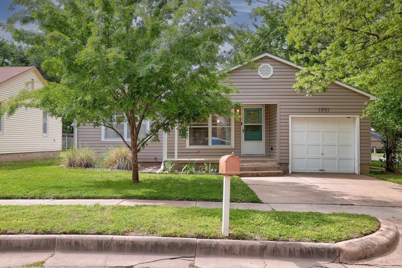 1201 E 2nd, Winfield, KS 67156