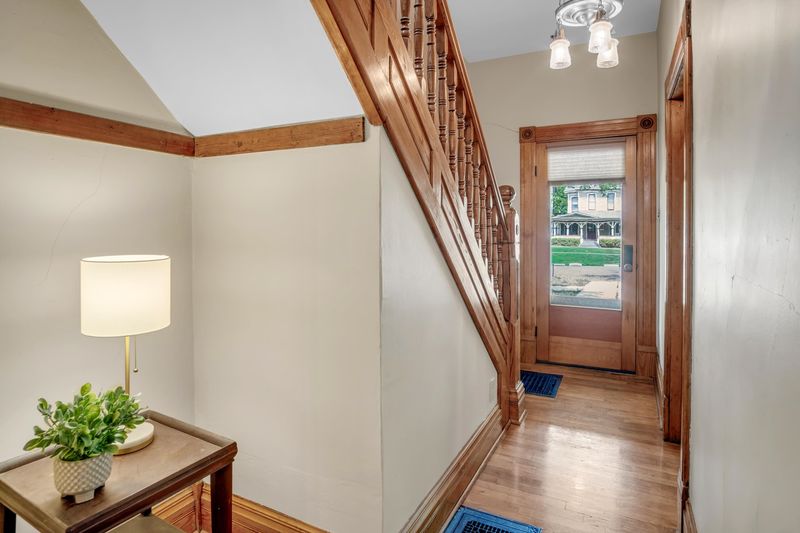 309 E 4th St, Newton, KS 67114