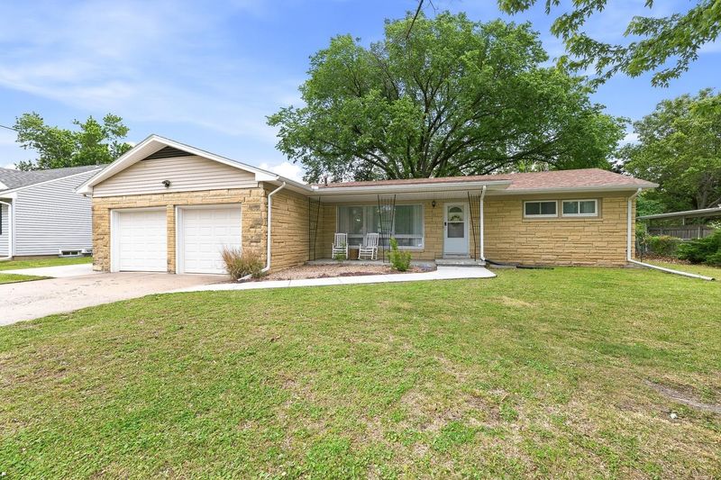 1202 Harrison St, Newton, KS 67114