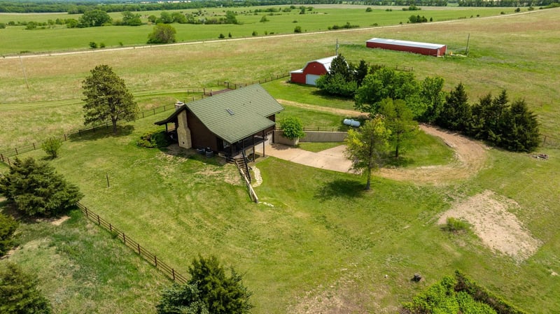 9615 S Rock Rd, Valley Center, KS 67147