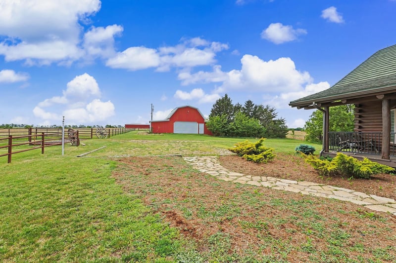 9615 S Rock Rd, Valley Center, KS 67147