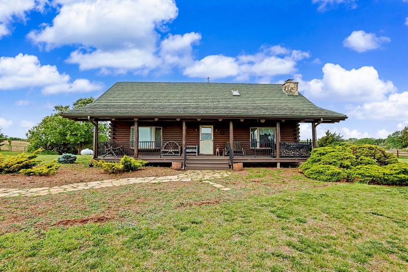 9615 S Rock Rd, Valley Center, KS 67147