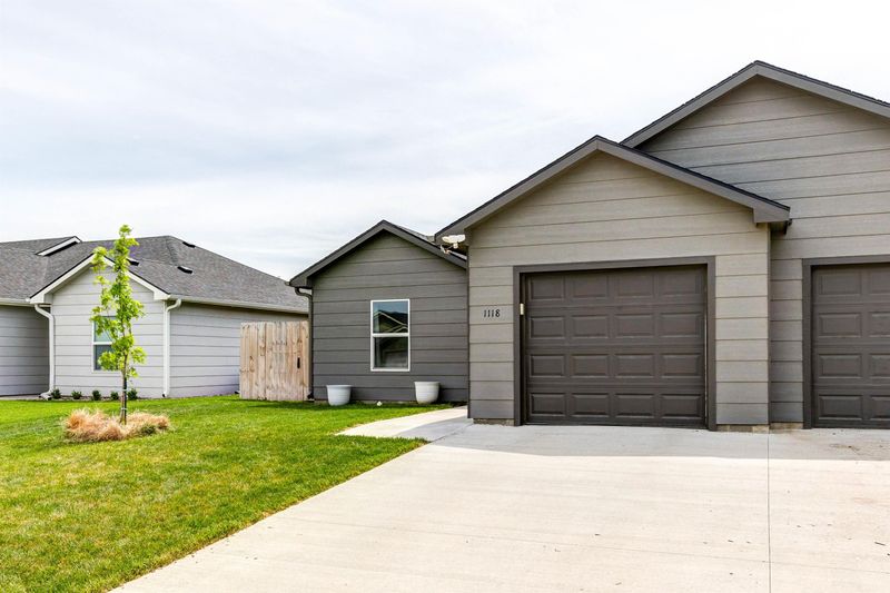 1118 Harbor Dr, Salina, KS 67401
