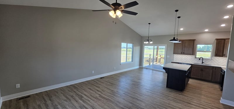 1620 E Midway Ct, Valley Center, KS 67147