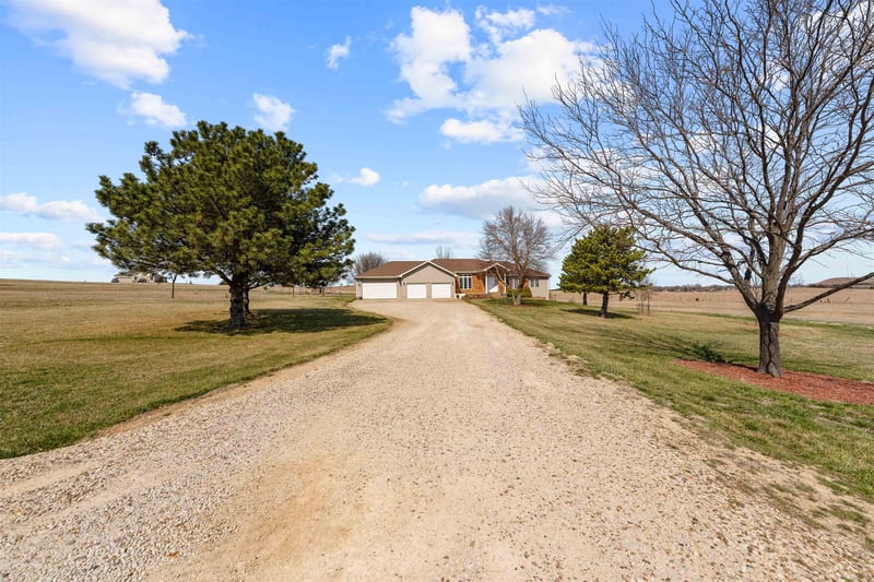 220 Prairie Ridge Rd, Salina, KS 67401