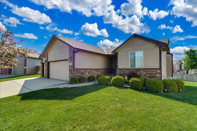 840 E Winding Ln Ct, Derby, KS 67037