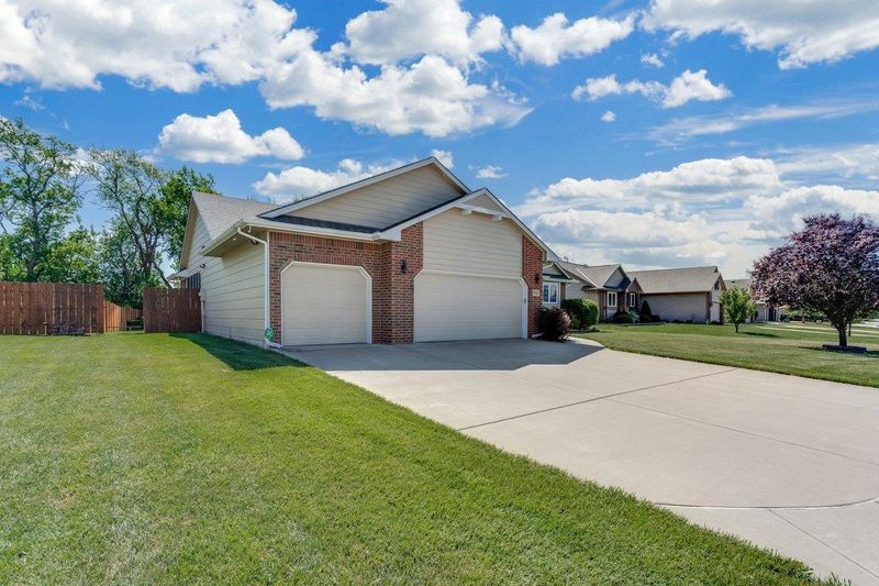 8722 E Blade Ct, Wichita, KS 67226