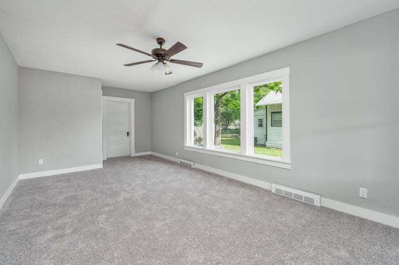 901 N Merchant St, Belle Plaine, KS 67013