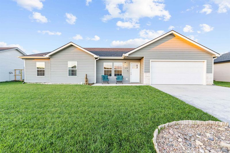 1213 Nautical Dr, Salina, KS 67401