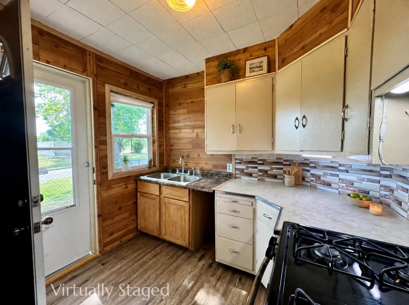 617 N Washington St, Belle Plaine, KS 67013