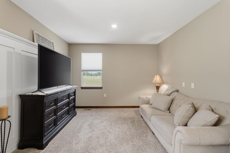 229 W Lakeside Dr, Cheney, KS 67025