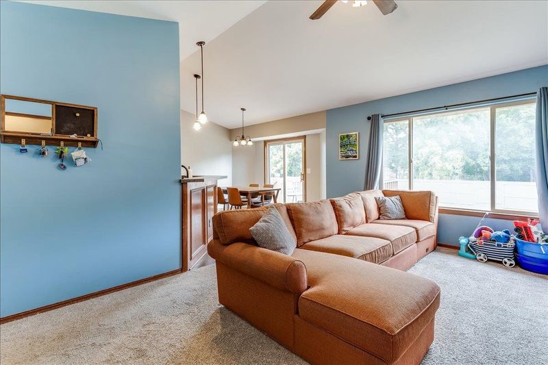 355 E Karla Ave, Haysville, KS 67060