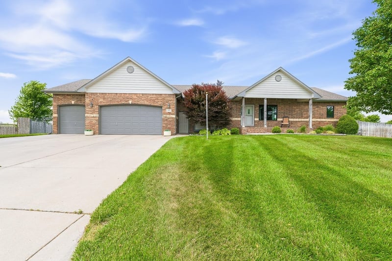 601 Autumn Rg, Newton, KS 67114