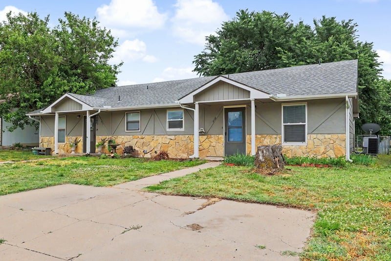 809-811 E 2nd St, Douglass, KS 67039
