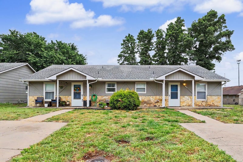 805-807 E 2nd St, Douglass, KS 67039