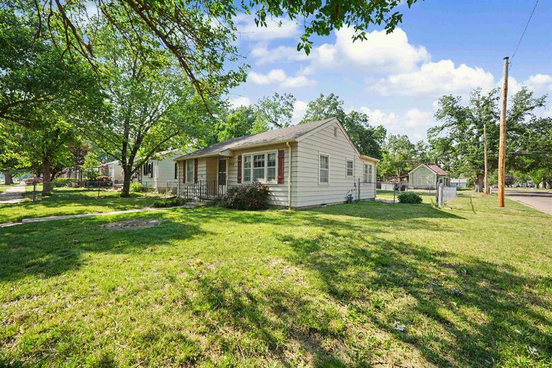 237 E Jewell Ave, Salina, KS 67401