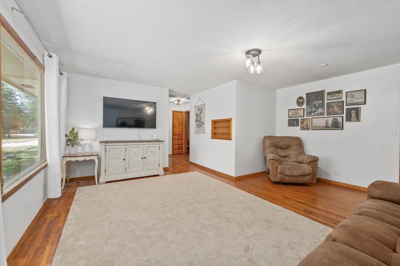 615 N Redbarn, Wichita, KS 67212