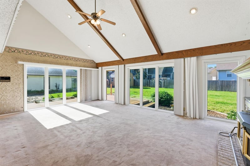 1501 Sandalwood Dr, Haysville, KS 67060